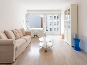 Apartment with lateral sea view